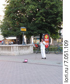 Уличный музыкант. Будапешт, Венгрия (2010 год). Редакционное фото, фотограф Анатолий Заводсков / Фотобанк Лори