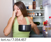 woman holding foul food. Стоковое фото, фотограф Яков Филимонов / Фотобанк Лори