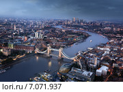 Вид на Лондон с высоты, Темза и Тауерский мост (2014 год). Стоковое фото, фотограф Iakov Kalinin / Фотобанк Лори