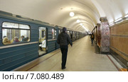 Поезд метро прибывает на станцию метро "Динамо" Московского метрополитена (2015 год). Редакционное видео, видеограф Арташес Оганджанян / Фотобанк Лори