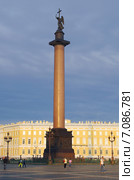 Александровская колонна на Дворцовой площади в Санкт-Петербурге (2013 год). Стоковое фото, фотограф Ready-made / Фотобанк Лори