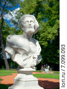 Бюст Диогена (начало XVIII в., скульптор О. Маринели), Летний сад, Санкт-Петербург (2014 год). Редакционное фото, фотограф Виктория Фрадкина / Фотобанк Лори