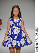 NEW YORK, NY - OCTOBER 19: A model walks the runway during the Aria Children's Clothing preview at petitePARADE / Kids Fashion Week at Bathhouse Studios on October 19, 2014 in New York City. Редакционное фото, фотограф Anton Oparin / Фотобанк Лори