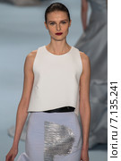 NEW YORK, NY - FEBRUARY 16: Model Vasilisa Pavlova walks the runway wearing Carolina Herrera Fall 2015 Collection during MBFW at Lincoln Center on February 16, 2015 in NYC. Редакционное фото, фотограф Anton Oparin / Фотобанк Лори