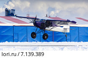 Самолет Super STOL (Short take-off and landing) на разбеге. Стоковое фото, фотограф Владимир Мельников / Фотобанк Лори