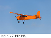 Самолет  Cessna-185 skywagon ("Сессна") в полете (2015 год). Редакционное фото, фотограф Владимир Мельников / Фотобанк Лори
