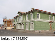 Петергоф,Санкт-Петербургский пр., 40,18 два дома, входящих в состав Усадьбы видного благотворителя Ивана Александровича Хрущева. (2015 год). Стоковое фото, фотограф Цветкова Елена / Фотобанк Лори