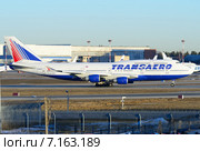 Boeing 747 (бортовой EI-XLM) авиакомпании "Трансаэро" на разбеге во Внукове (2015 год). Редакционное фото, фотограф Alexei Tavix / Фотобанк Лори