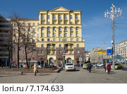 Москва, Тверская улица, дом 19. В этом доме жил лётчик, герой Советского Союза А. П. Маресьев (2015 год). Редакционное фото, фотограф Елена Коромыслова / Фотобанк Лори