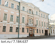 Московская государственная картинная галерея народного художника СССР А. М. Шилова. Улица Знаменка, дом 5. Москва (2015 год). Редакционное фото, фотограф E. O. / Фотобанк Лори