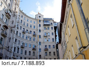 Москва. Многоэтажный жилой дом. Тверская, 9 (2015 год). Стоковое фото, фотограф Илюхина Наталья / Фотобанк Лори