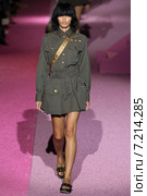 NEW YORK, NY - SEPTEMBER 11: Model Veridiana Ferreira walk the runway at Marc Jacobs during Mercedes-Benz Fashion Week Spring 2015 at Seventh Regiment Armory on September 11, 2014 in NYC. Редакционное фото, фотограф Anton Oparin / Фотобанк Лори