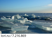 Ледяные торосы на берегу моря. Стоковое фото, фотограф Алексей Кокоулин / Фотобанк Лори