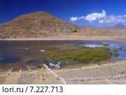 peru - lake titicaca located on the border of peru and bolivia.the highest commercially navigable lake in the worldPeru, South America, Titicaca Lake, Beach. Стоковое фото, агентство BE&W Photo / Фотобанк Лори
