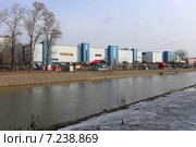 ТРЦ «Серебряный город» на берегу реки Уводь, Иваново, ул. 8 Марта, 32 (2015 год). Редакционное фото, фотограф Алексей Гусев / Фотобанк Лори