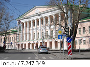 Москва весной. Дом Гагариных на Страстном бульваре (Екатерининская больница у Петровских ворот) после реставрации (2015 год). Редакционное фото, фотограф Илюхина Наталья / Фотобанк Лори