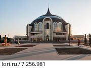 Город Тула. Вид на новое здание Музея оружия при вечернем солнце весной (2015 год). Редакционное фото, фотограф Игорь Низов / Фотобанк Лори