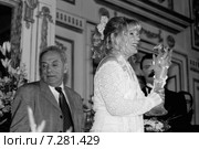 19 июня 2001 года. Москва. Вручение театральной премии "Хрустальная Турандот" в музей-усадьбе Кусково. Советский режиссер Петр Тодоровский и актриса Александра Захарова. Редакционное фото, фотограф Александр С. Курбатов / Фотобанк Лори