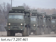 "Панцирь-С". Российский самоходный зенитный ракетно-пушечный комплекс 96К6 в парадном строю. Алабино, 2015. Редакционное фото, фотограф Михеев Алексей / Фотобанк Лори