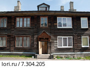 Деревянный старый дом. Фасад. Стоковое фото, фотограф Svet / Фотобанк Лори