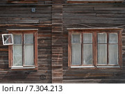 Деревянный старый под расселение. Окна. Стоковое фото, фотограф Svet / Фотобанк Лори