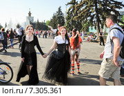 Участницы фестиваля мыльных пузырей Dreamflash 2014 на ВДНХ. Редакционное фото, фотограф Алёшина Оксана / Фотобанк Лори
