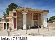 The south propylaeum of legendary Knossos palace. Crete, Greece. Редакционное фото, агентство BE&W Photo / Фотобанк Лори