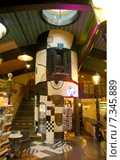 Austria, Vienna, Hundertwasser Haus. Редакционное фото, агентство BE&W Photo / Фотобанк Лори