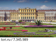 Austria, Vienna, Schonbrunn Palace, garden. Редакционное фото, агентство BE&W Photo / Фотобанк Лори