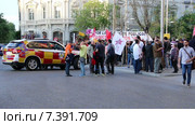 Люди протестуют на улице в Мадриде. Испания (2015 год). Редакционное видео, видеограф Мальцев Артур / Фотобанк Лори