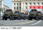 Парадная колонна БМ-21-1 (РСЗО "Град") на репетиции парада в честь Дня Победы. Санкт-Петербург (2015 год). Редакционное фото, фотограф Виктор Карасев / Фотобанк Лори
