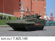 Новая БМП Т-15 на тяжёлой гусеничной платформе "Армата" в Москве, Красная площадь (2015 год). Редакционное фото, фотограф Алексей Гусев / Фотобанк Лори