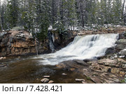 Один из водопадов на реке Прово в горах штата Юты (Uinta-Wasatch-Cache National Forest), США (2015 год). Стоковое фото, фотограф Ирина Кожемякина / Фотобанк Лори