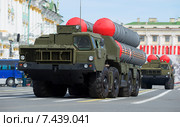 Две пусковые установки ЗРС С-300ПМ на репетиции парада в честь Дня Победы в Санкт-Петербурге (2015 год). Редакционное фото, фотограф Виктор Карасев / Фотобанк Лори