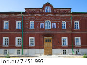 Город Сергиев Посад. Странноприимный дом Свято-Троицкой Сергиевой Лавры (2014 год). Стоковое фото, фотограф Елена Коромыслова / Фотобанк Лори