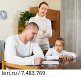 Sad family having financial problems. Стоковое фото, фотограф Яков Филимонов / Фотобанк Лори