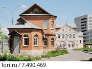 На храмовой территории Храм иконы Пресвятой Богородицы «Отрада и Утешение» (Ватопедской) на Ходынском поле близ Солдатенковской, ныне Боткинской, больницы г. Москвы. (2015 год). Стоковое фото, фотограф stargal / Фотобанк Лори