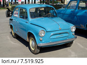 Автомобиль ЗАЗ-965 "Запорожец" (горбатый) на ВДНХ (ВВЦ) (2015 год). Редакционное фото, фотограф Елена Коромыслова / Фотобанк Лори