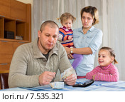 Financial problems in family. Стоковое фото, фотограф Яков Филимонов / Фотобанк Лори