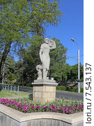 Скульптура "Крестьянка" на проспекте Карла Маркса, Ставрополь (2015 год). Редакционное фото, фотограф Алексей Гусев / Фотобанк Лори