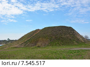 Курган, место погребения Вещего Олега (2014 год). Стоковое фото, фотограф Алексей Кокоулин / Фотобанк Лори