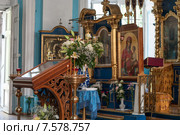 Аналой перед иконостасом в церкви Кулич да Пасха, Санкт-Петербург. Стоковое фото, фотограф Кекяляйнен Андрей / Фотобанк Лори