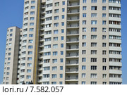 Трёхподъездный жилой дом переменной этажности. Жилой комплекс «Парус». Улица Тургенева, 24. Город Пушкино Московской области (2015 год). Стоковое фото, фотограф lana1501 / Фотобанк Лори