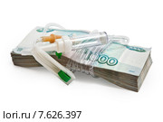 Платная медицина. Пачка денег, перевязанная системой-капельницей для инфузий. Стоковое фото, фотограф Элина Гаревская / Фотобанк Лори
