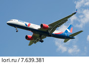 Самолет компании КАТЕКАВИА  Boeing 757-200 (VQ-BKF) на подлете к аэропорту Пулково (2015 год). Редакционное фото, фотограф Виктор Карасев / Фотобанк Лори