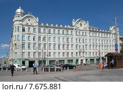 Москва, улица Моховая, 7. Бизнес-центр «Моховая 7». Приемные Государственной Думы и Совета Федерации. Бывшая гостиница «Петергоф» (2015 год). Редакционное фото, фотограф Елена Коромыслова / Фотобанк Лори