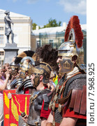 Воины военно-исторического клуба Legio V Macedonica. Павловск. Санкт-Петербург (2015 год). Редакционное фото, фотограф Сергей Афанасьев / Фотобанк Лори