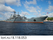 Большой десантный корабль "Минск" на праздновании Дня ВМФ. Санкт-Петербург (2015 год). Редакционное фото, фотограф Виктор Карасев / Фотобанк Лори