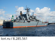 Большой десантный корабль "Минск" в акватории Невы. День ВМФ в Санкт-Петербурге (2015 год). Редакционное фото, фотограф Виктор Карасев / Фотобанк Лори