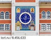 Часы с осликом на здании художественной галереи в Йошкар-Оле (2015 год). Редакционное фото, фотограф Сергей Лаврентьев / Фотобанк Лори
